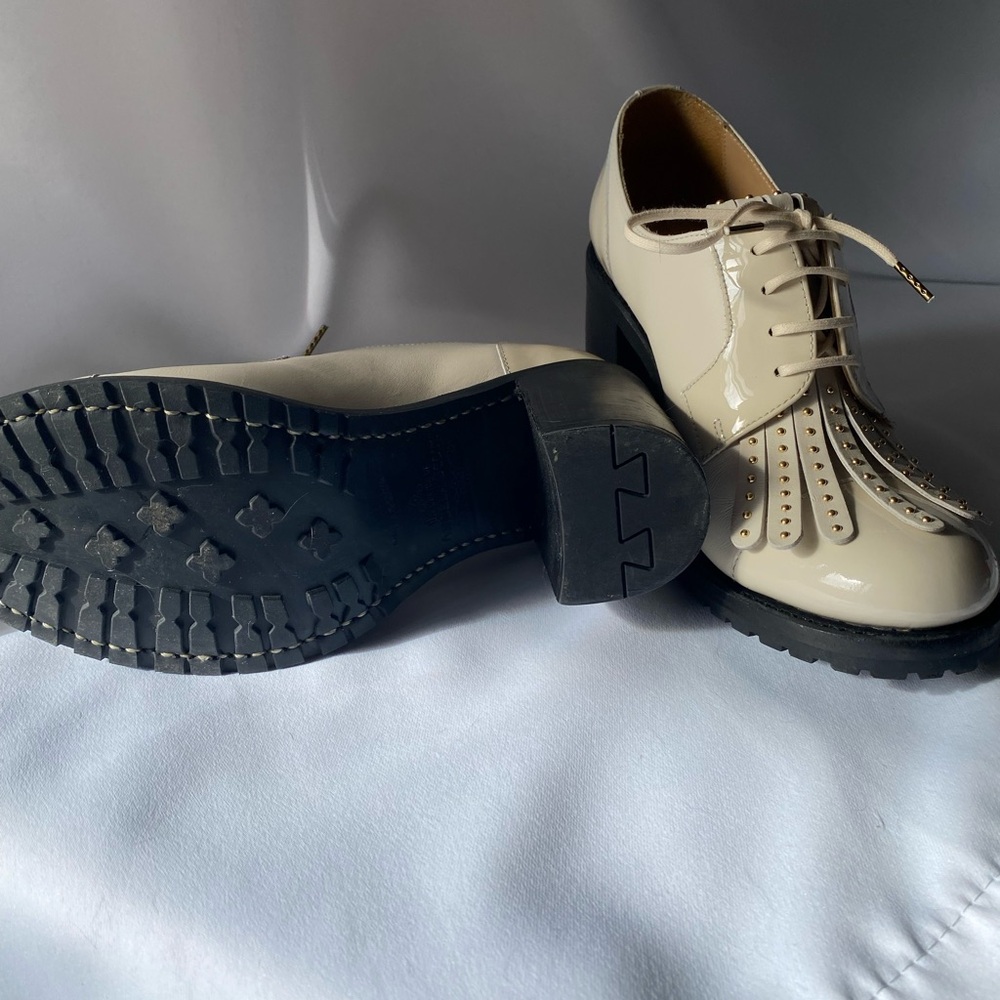 Chic Cream Women's Heeled Oxfords - Picture 2 of 5